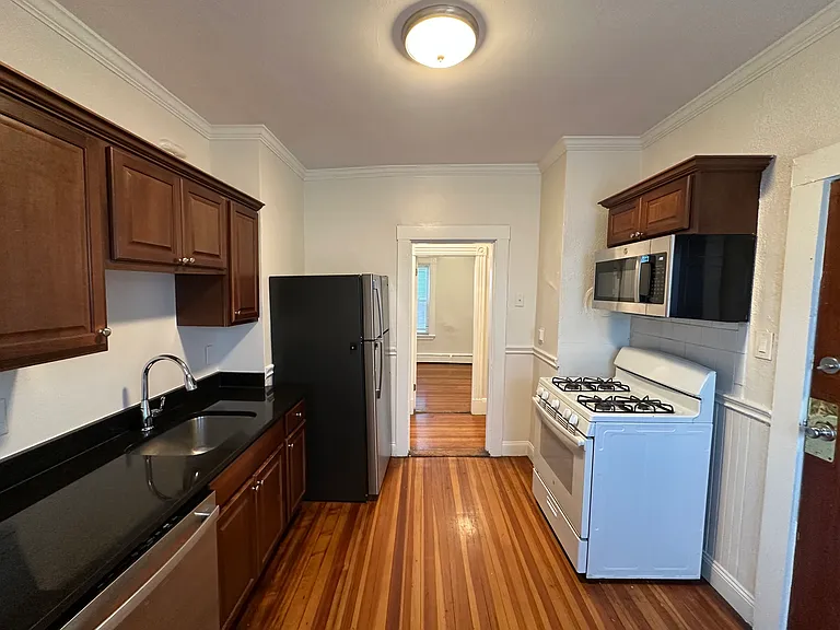 765 Broadway #6 — Photo 2
