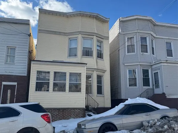 121 Carteret Ave, Jersey City, NJ 07305