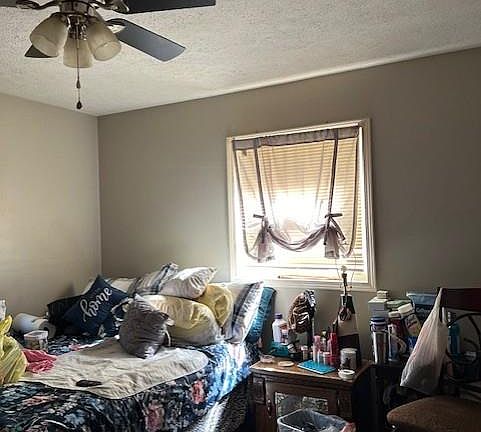 5th image of 702 Hughes St