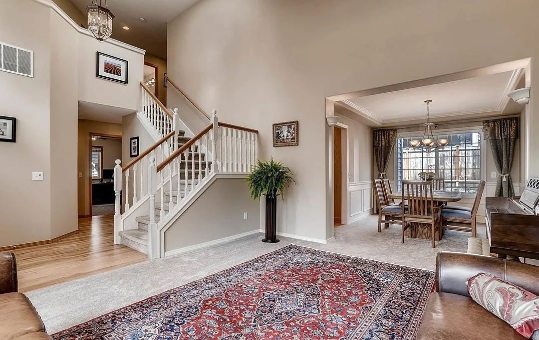 5 bed, 2515 sqft, $3,860 — Photo 4