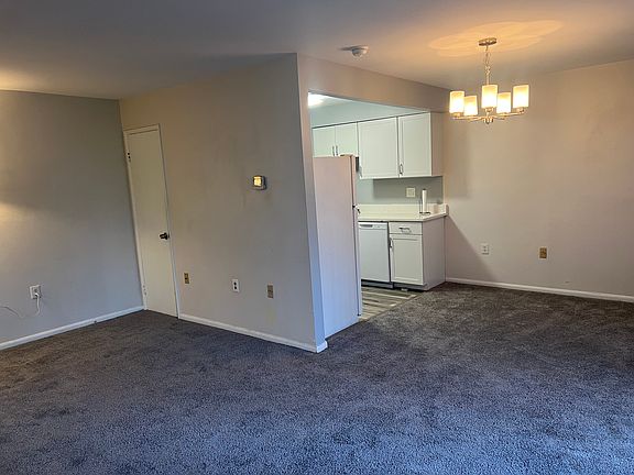3rd image of 4360 Ivymount Ct APT 13