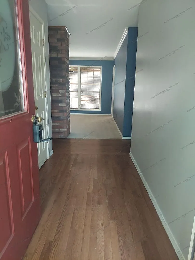 3 bed, 2.0 bath, 2038 sqft, $1,800 — Photo 2