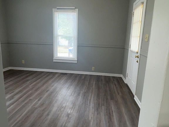 2nd image of 1129 W Calhoun St