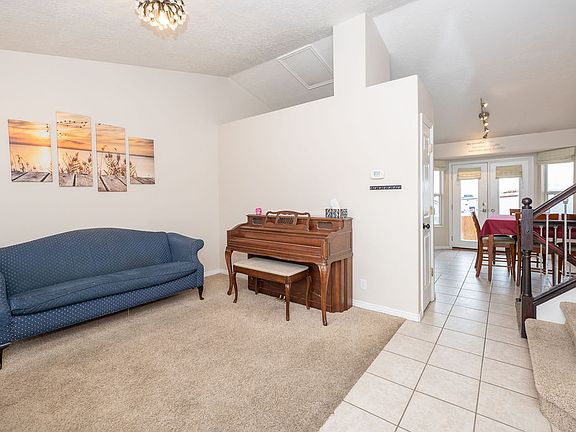 4th image of 587 E Eastpointe Cir