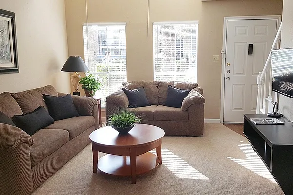 Lafayette Green Apartment Homes — Photo 2