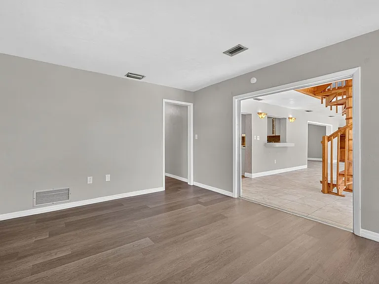 1627 Canal Ct — Photo 22