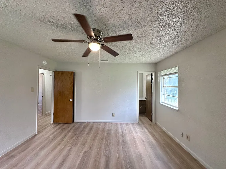 1300 Gowen Dr — Photo 16