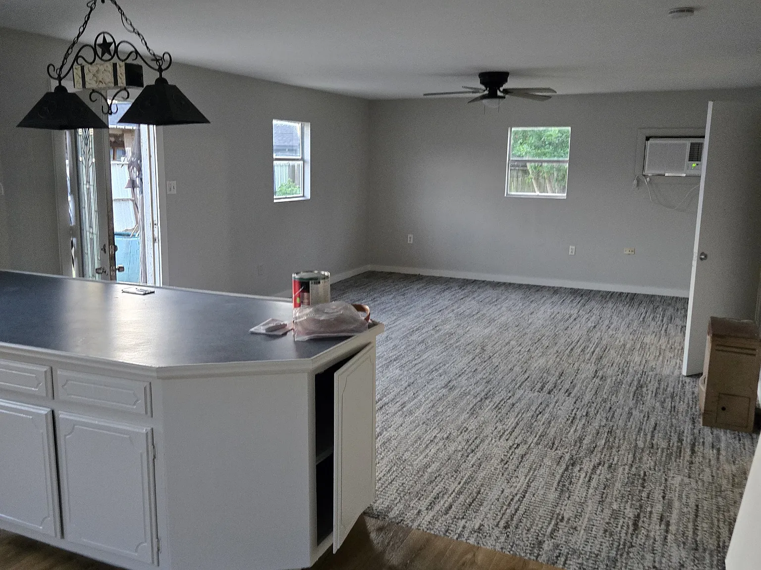 6209 S Acres Dr — Photo 2