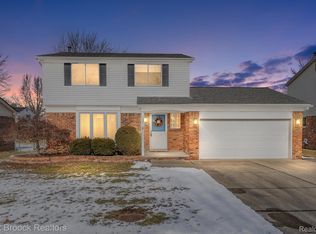 2145 Keystone Dr, Sterling Heights, MI 48310