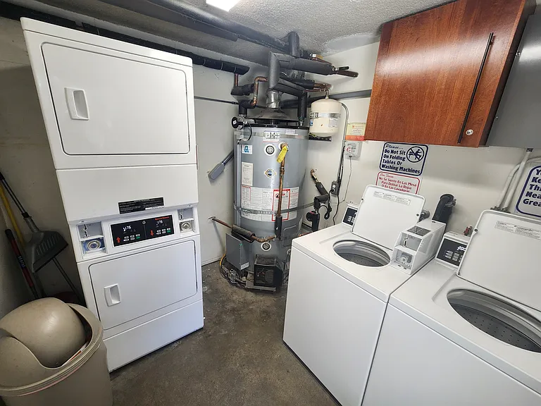 15043 Victory Blvd #11 — Photo 30