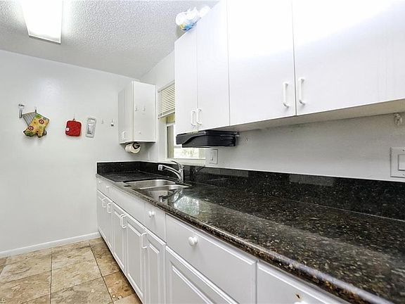 4th image of 1323 NE Pine Island Ln