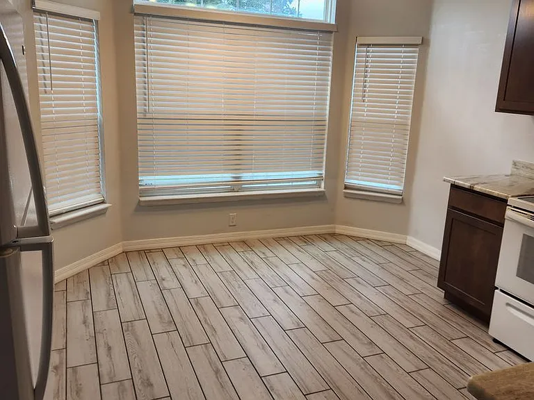1108 Constantine St — Photo 6