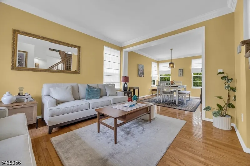 3 bed, 2.5 bath, $4,300 — Photo 4