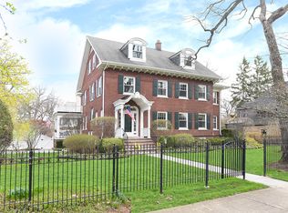 439 Walnut St, Winnetka, IL 60093