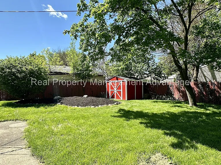 1304 S Wilson Ave — Photo 23