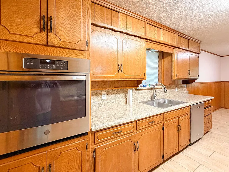 3708 Holland Dr — Photo 14
