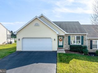 2084 Weeping Willow Ln, Mount Joy, PA 17552