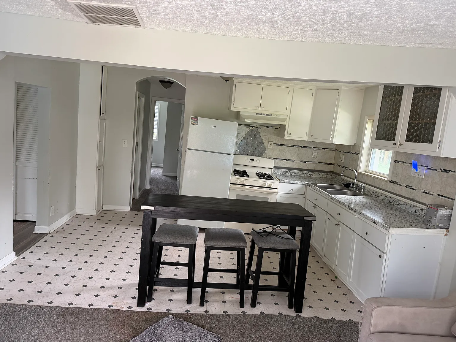 2 bed, 800 sqft, $1,200 — Photo 2