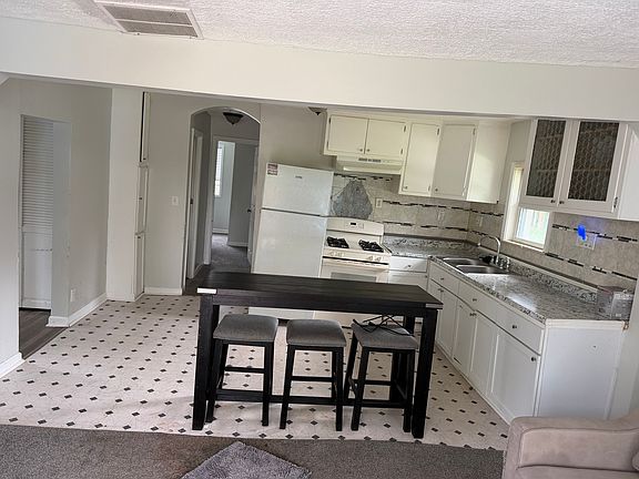 2nd image of 11695 Jackson St