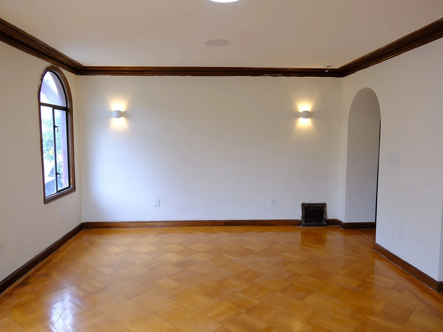 2 bed, 1400 sqft, $6,950 — Photo 3