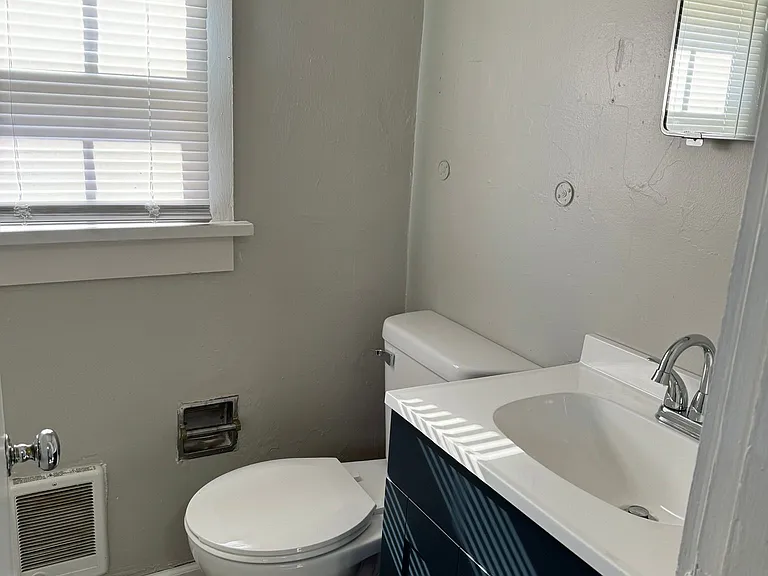 10 Norwood Ave #B — Photo 2
