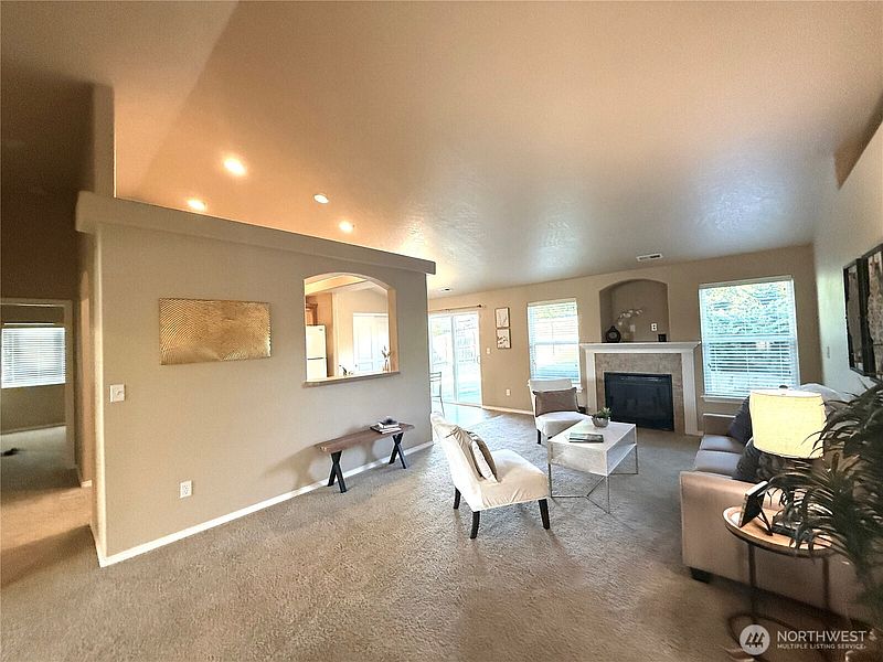 3rd image of 919 Highland Road