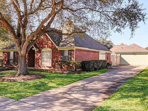 3rd image of 2108 Winged Foot Dr
