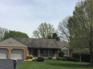 5 Irvin Dr, Lititz, PA 17543