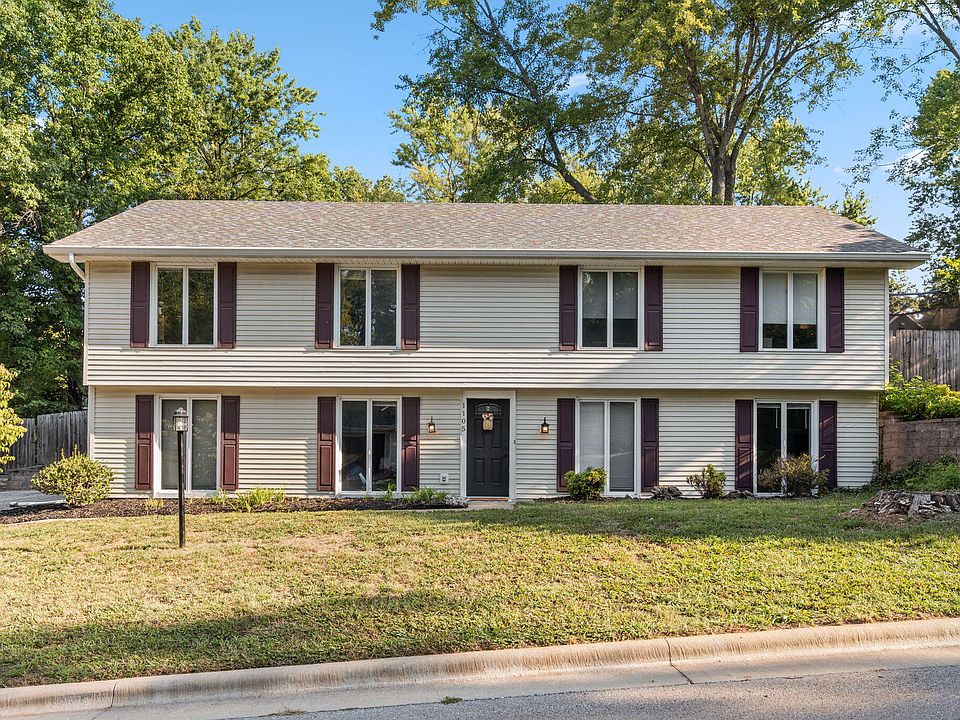 1st image of 1105 E Summerhill Street