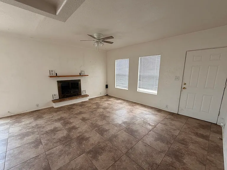 211 S Desoto St — Photo 2