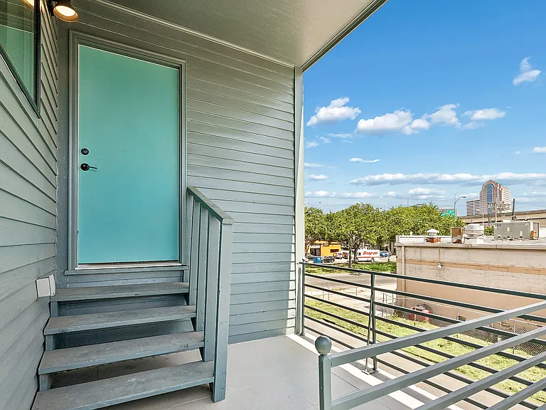 2050 Clio St — Photo 16