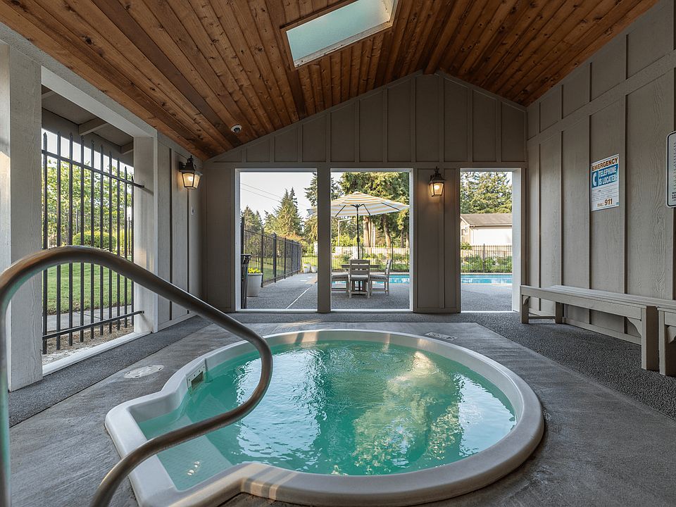 Explore Stonegate Apartments