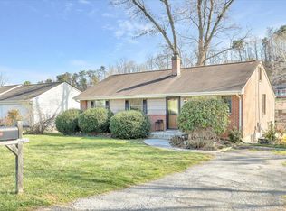 5326 Lakeland Dr, Roanoke, VA 24018