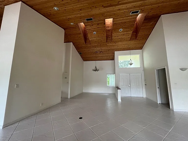4020 NW 24th Ter — Photo 14