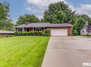 24 Ross Dr, Springfield, IL 62711