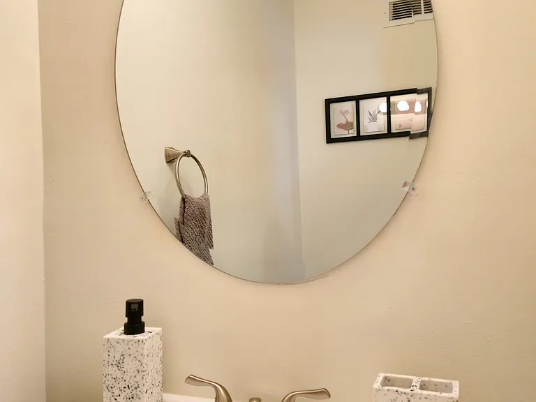 9408 Lexington Cir — Photo 11