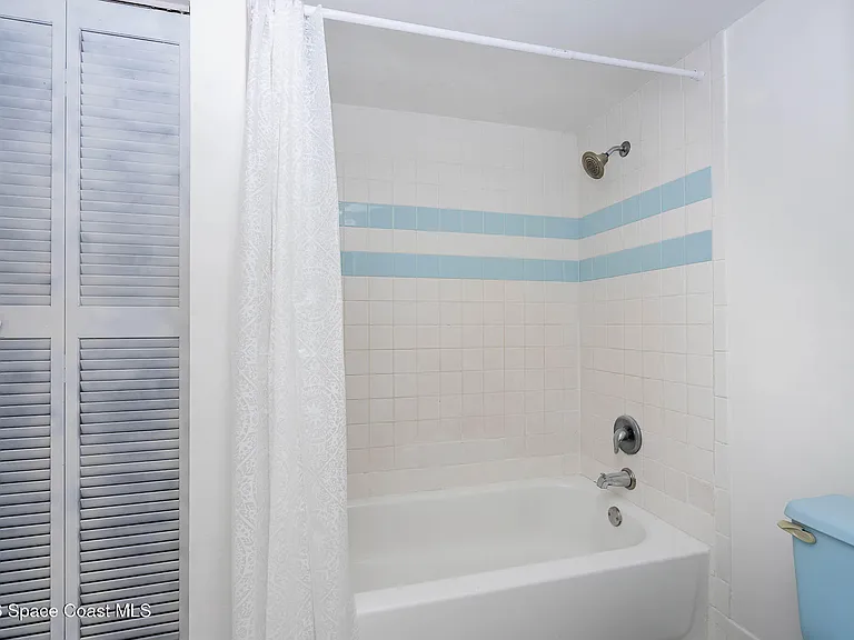 1911 Cashew Courtway — Photo 22