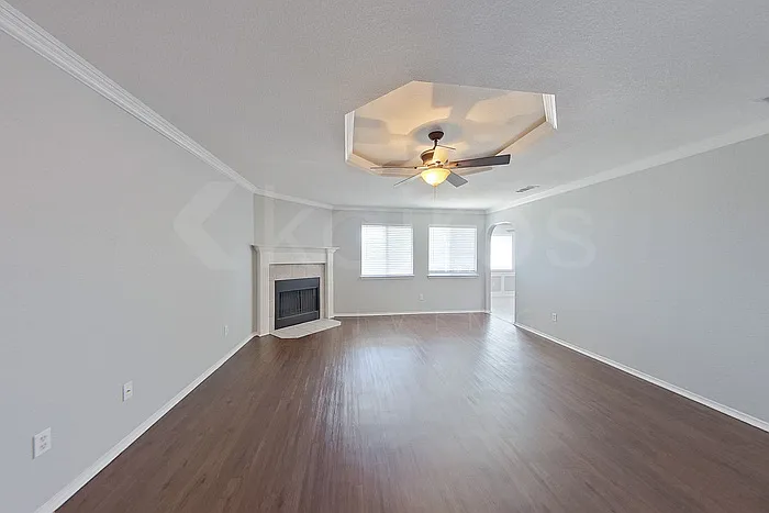 4 bed, 2.0 bath, 2271 sqft, $1,845 — Photo 4