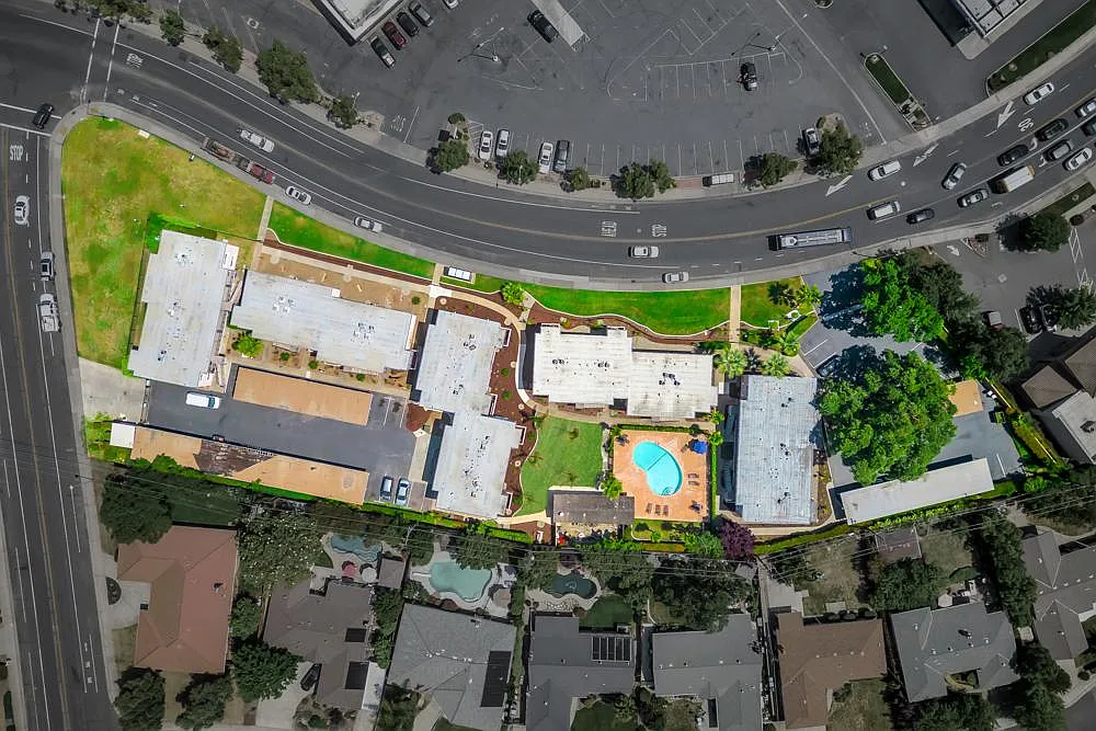 South Land Park Apartments — Photo 4