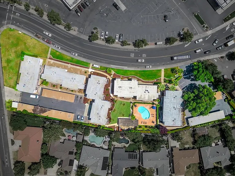 South Land Park Apartments — Photo 5