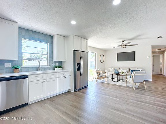 2nd image of 582 VALDERIA Drive