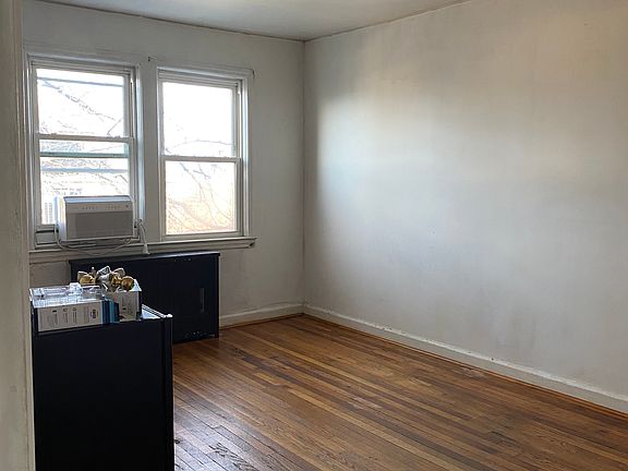 4th image of 16011 65th Ave #1