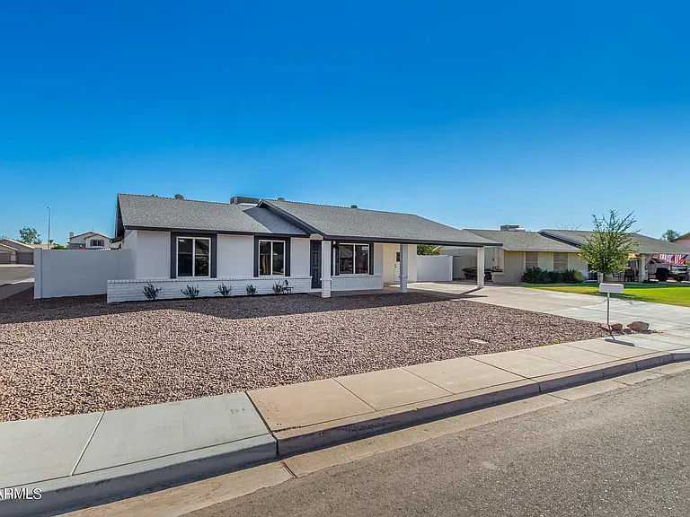 2529 E Commonwealth Cir — Photo 37