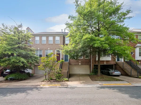 12876 Fair Valley Ct, Fairfax, VA 22033