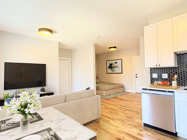 656 W Wrightwood — Photo 6