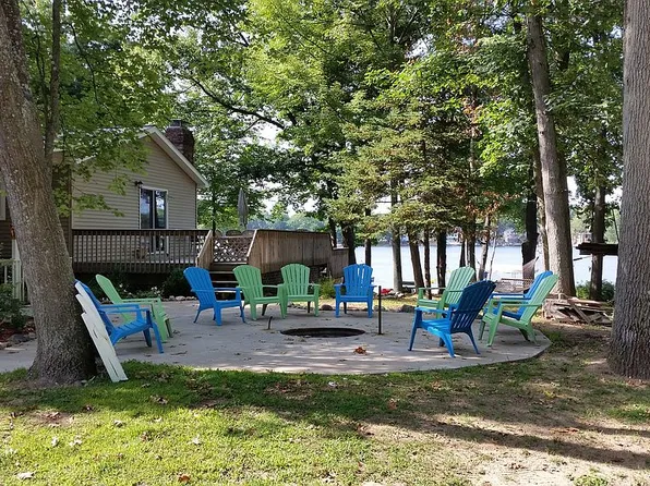 10492 Holland Lake Rd, Greenville, MI 48838