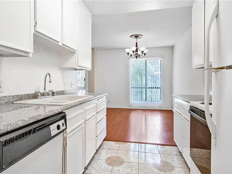 1735 N Fuller Ave #224 — Photo 4