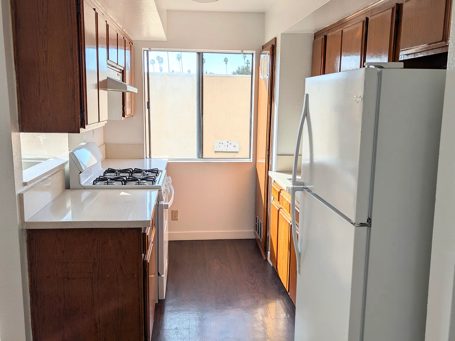 3 bed, 800 sqft, $2,600 — Photo 4
