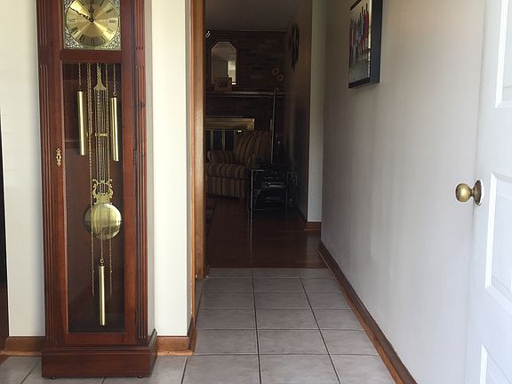5th image of 102 Francis Ave