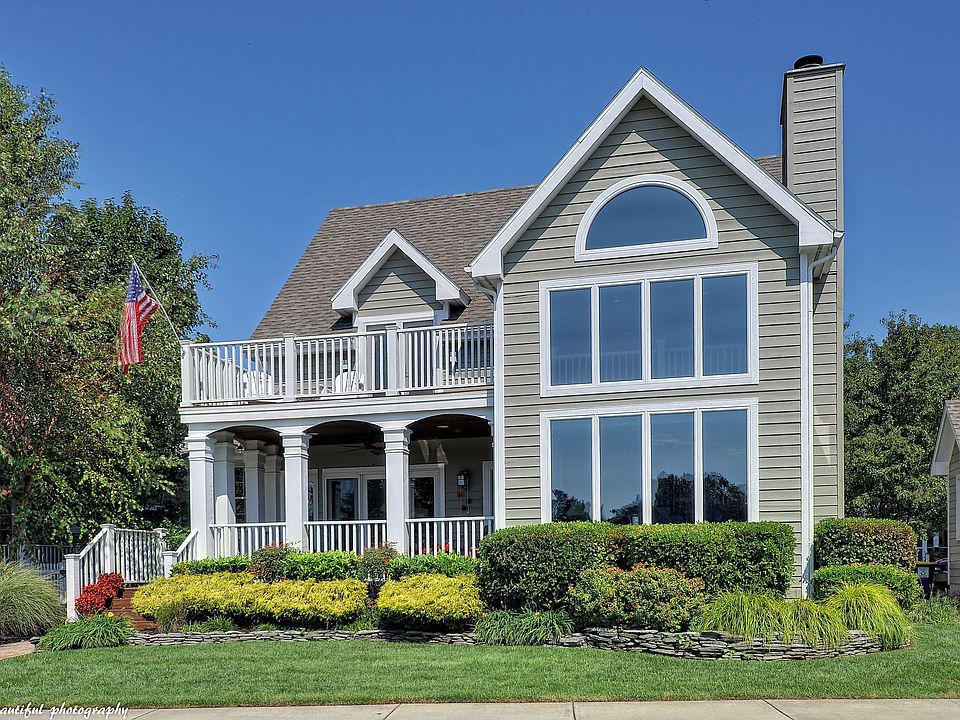 1st image of 221 Lake Dr